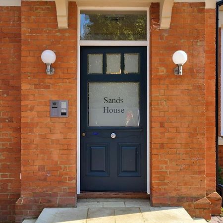 Sands House - Luxury Modern Studios With Secure Parking In Epsom, Surrey Exterior foto