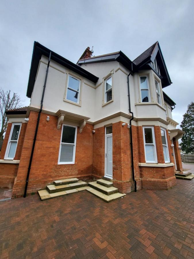 Sands House - Luxury Modern Studios With Secure Parking In Epsom, Surrey Exterior foto