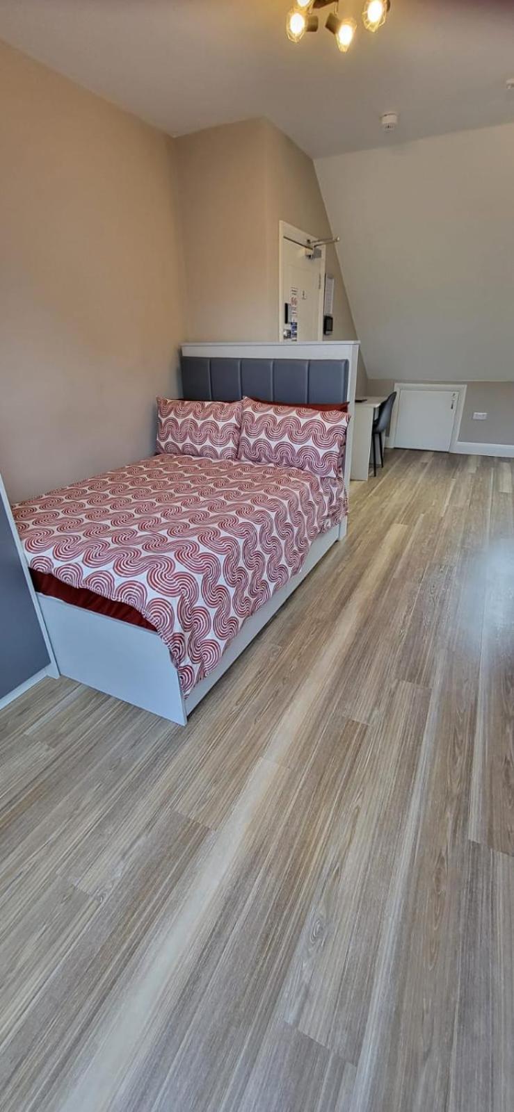 Sands House - Luxury Modern Studios With Secure Parking In Epsom, Surrey Zimmer foto
